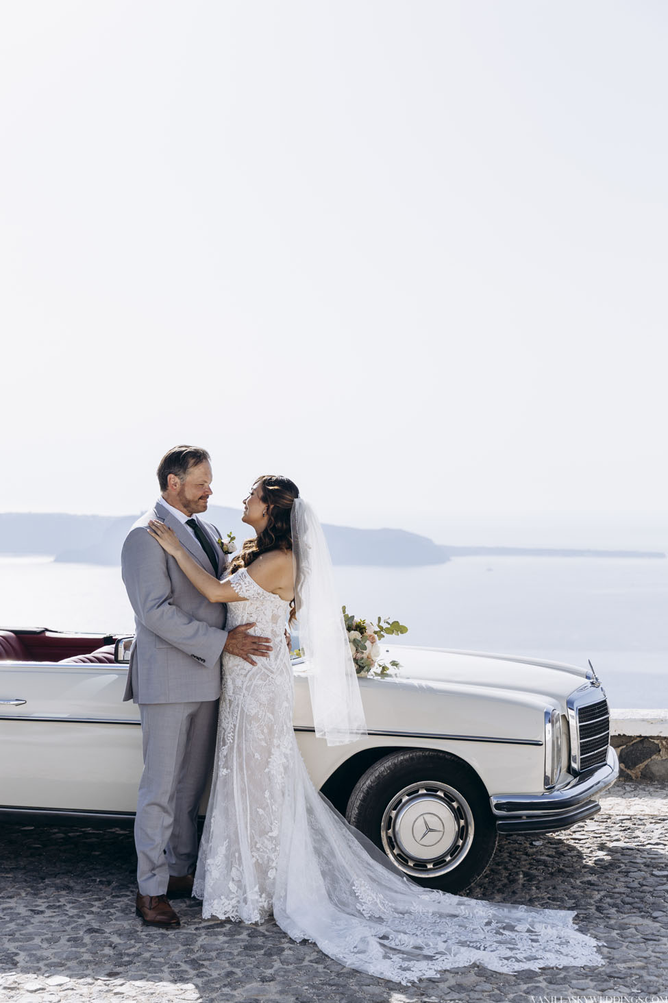 intimate_elopement_canaves_oia_suites_location_santorini_greece